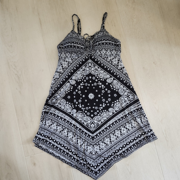 No Boundaries | Black & White Paisley Dress - Picture 2 of 5